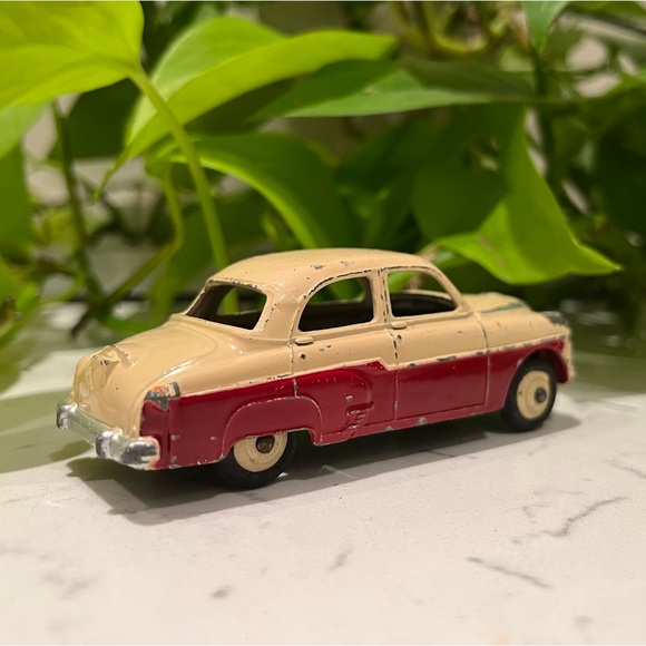 Dinky Toys 164 Vauxhill Cresta Saloon - Picture 3 of 6
